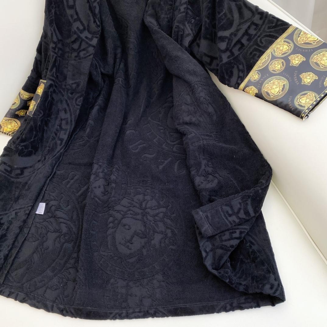Versace I ♡ Baroque Bathrobe(Uniform size) - FashionPlug