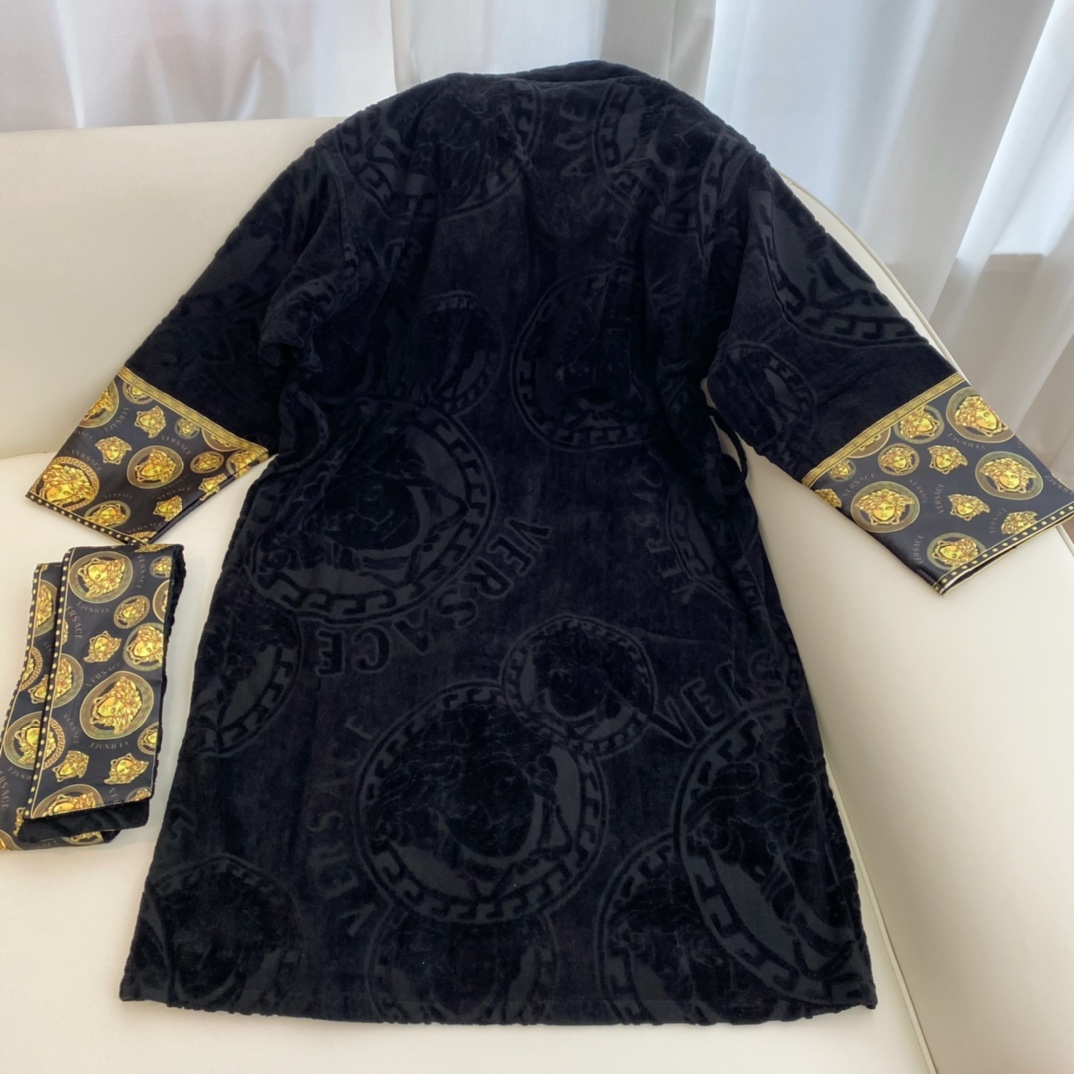 Versace I ♡ Baroque Bathrobe(Uniform size) - FashionPlug