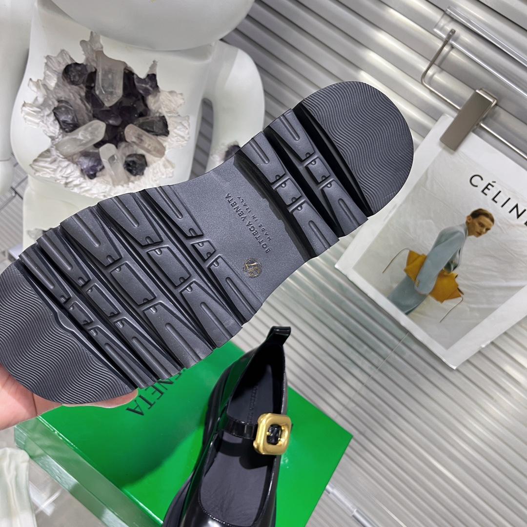 Bottega Veneta Lug Mary-Jane Flats - FashionPlug