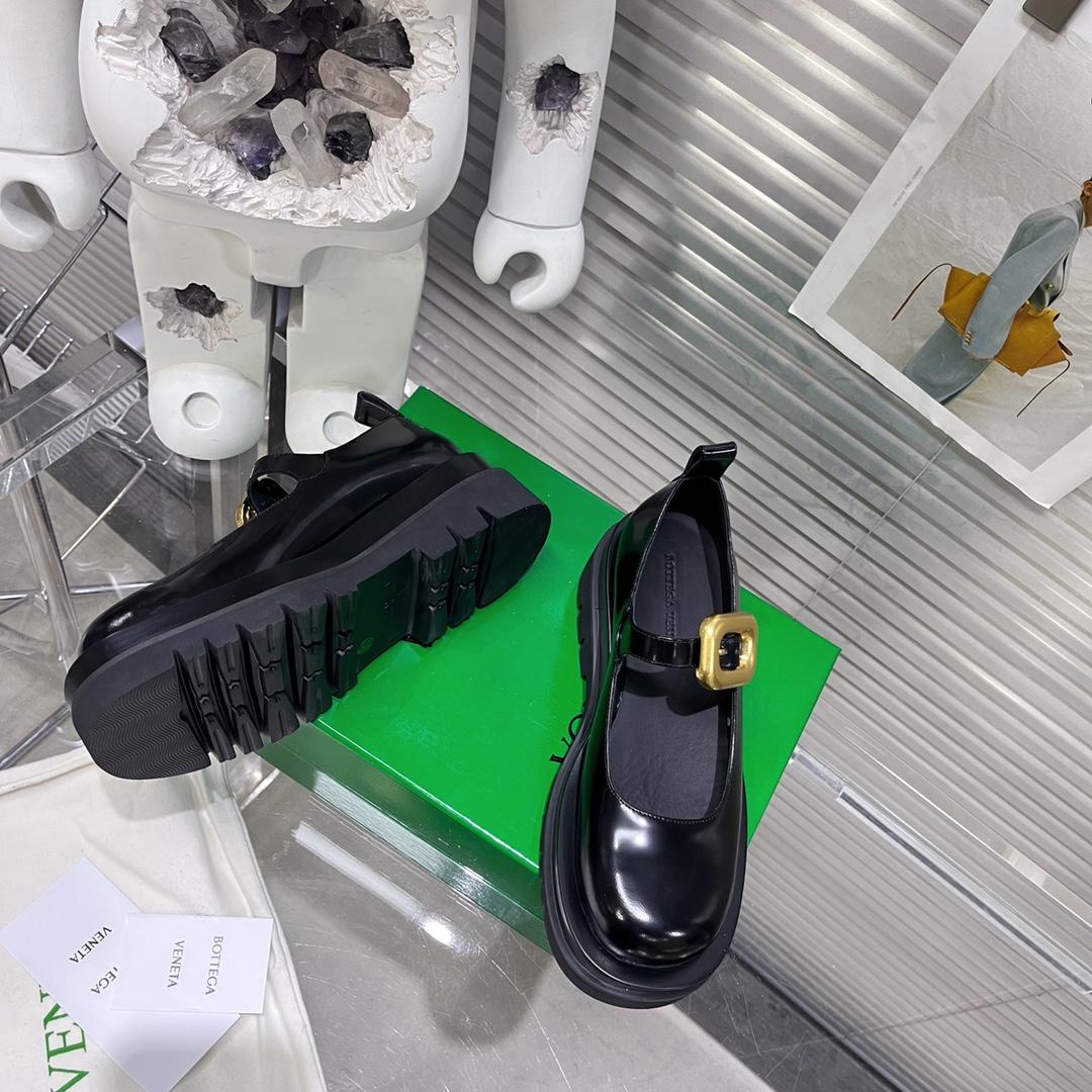 Bottega Veneta Lug Mary-Jane Flats - FashionPlug