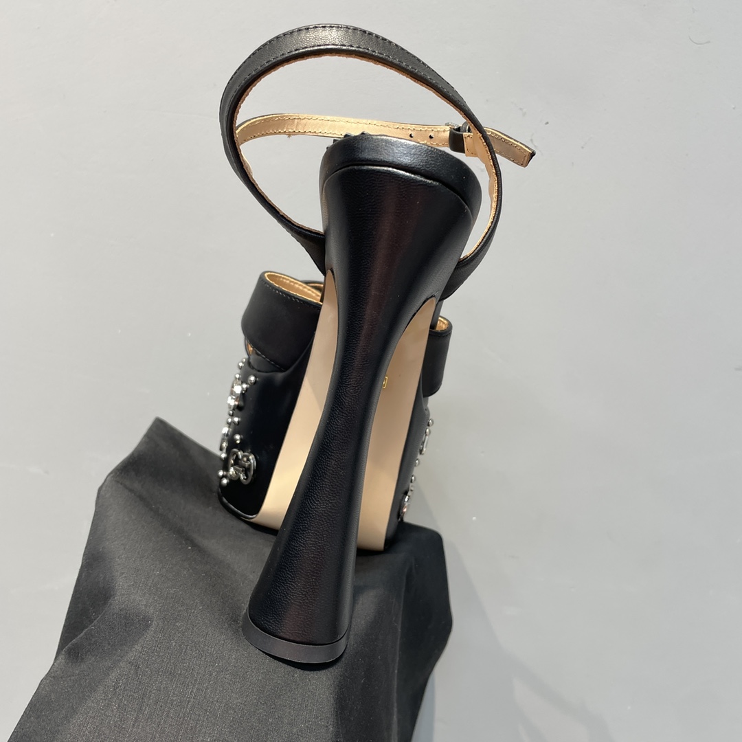 Gucci Women's Interlocking G Studs Sandal - FashionPlug