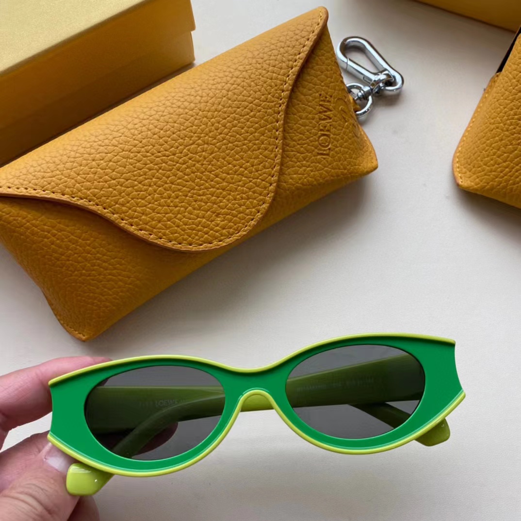Loewe Sunglasses      G616487X01 - FashionPlug