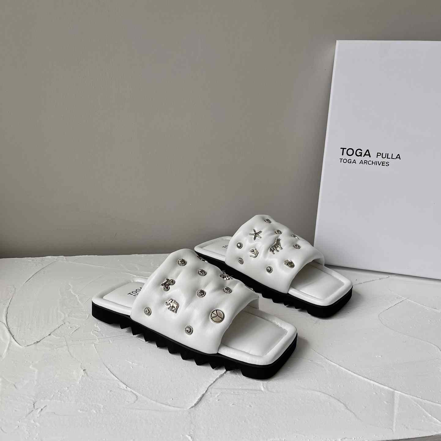 Toga Virilis Leather Slides - FashionPlug