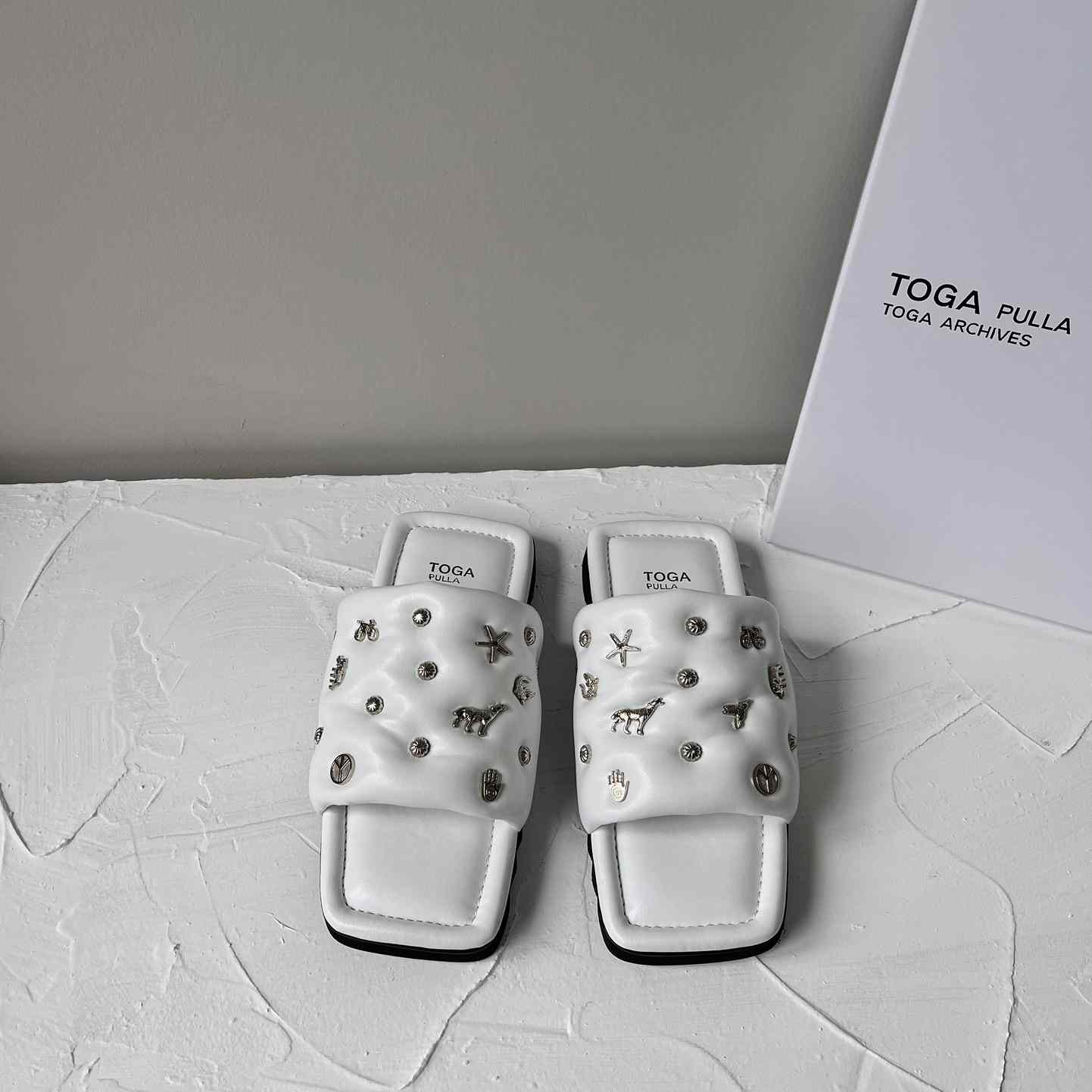 Toga Virilis Leather Slides - FashionPlug