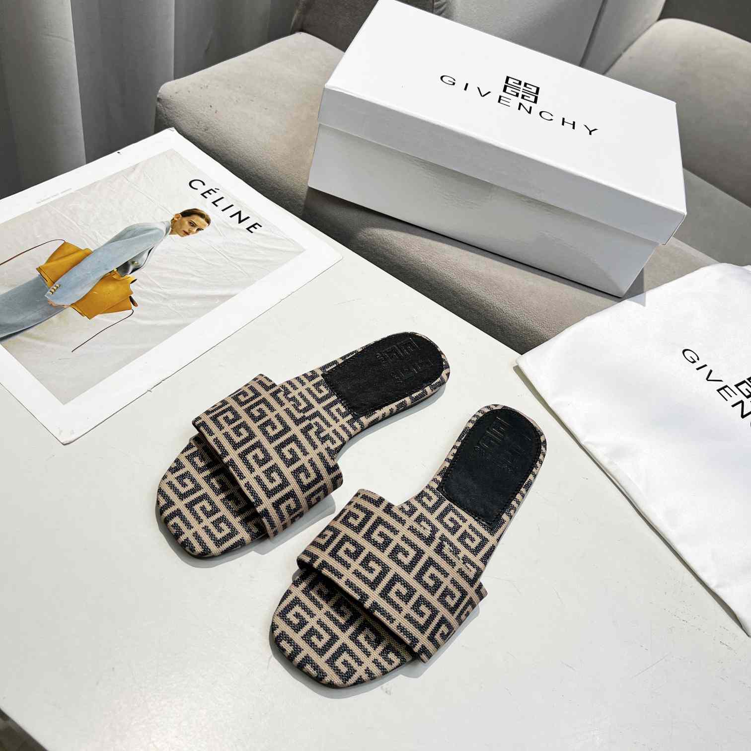 Givenchy 4G Flat Mule Sandals - FashionPlug