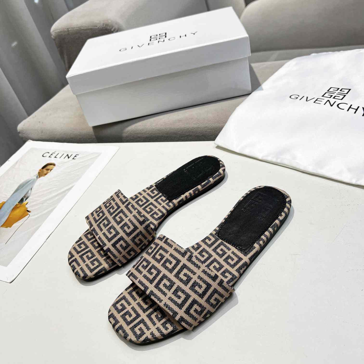 Givenchy 4G Flat Mule Sandals - FashionPlug