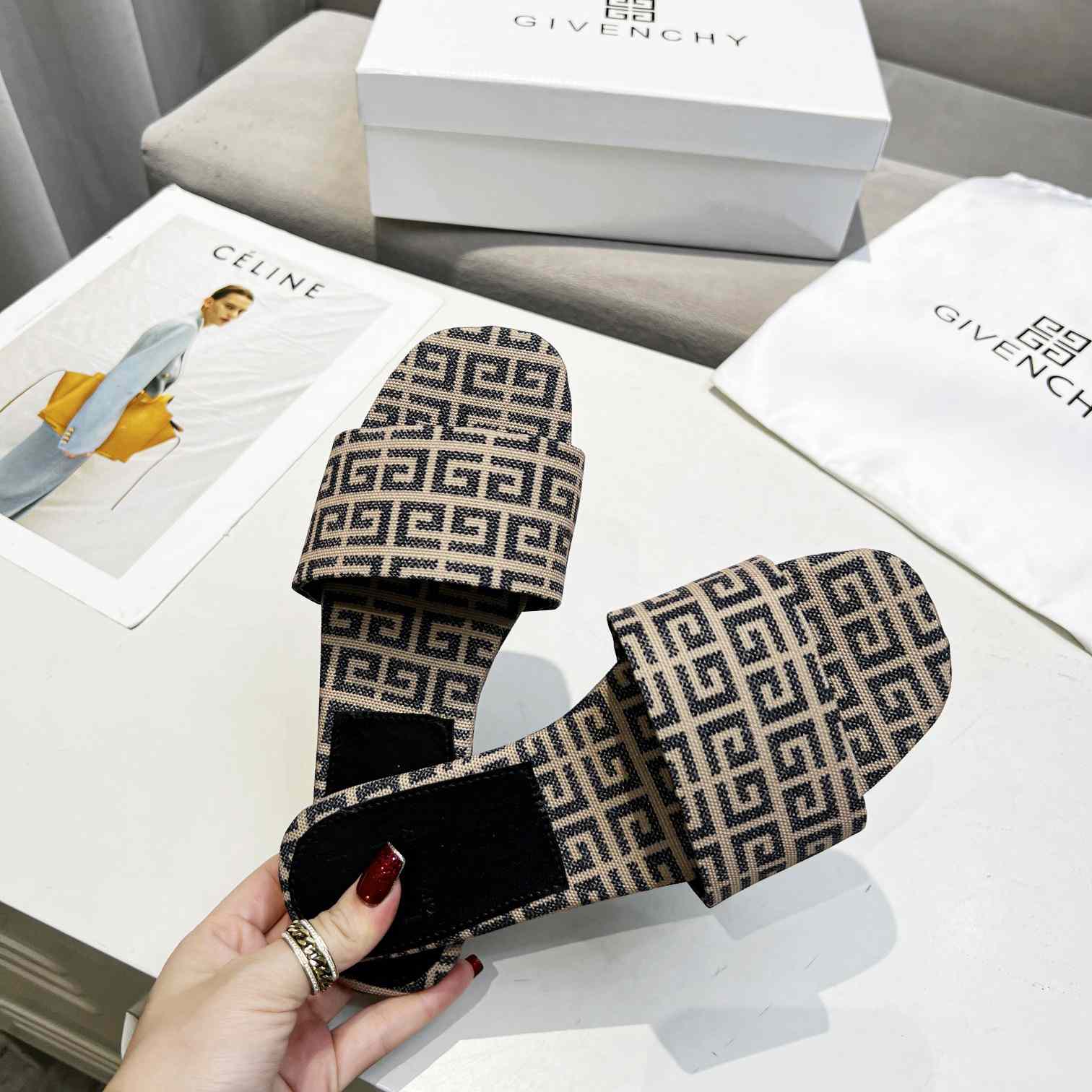 Givenchy 4G Flat Mule Sandals - FashionPlug
