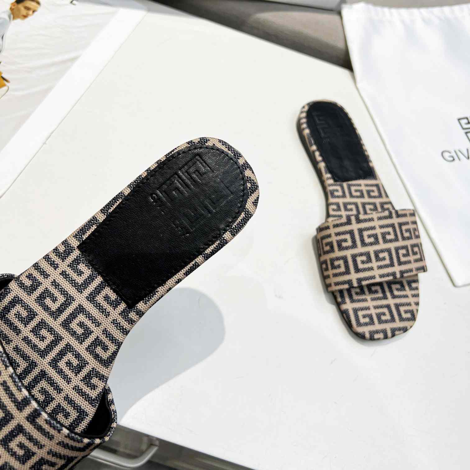 Givenchy 4G Flat Mule Sandals - FashionPlug