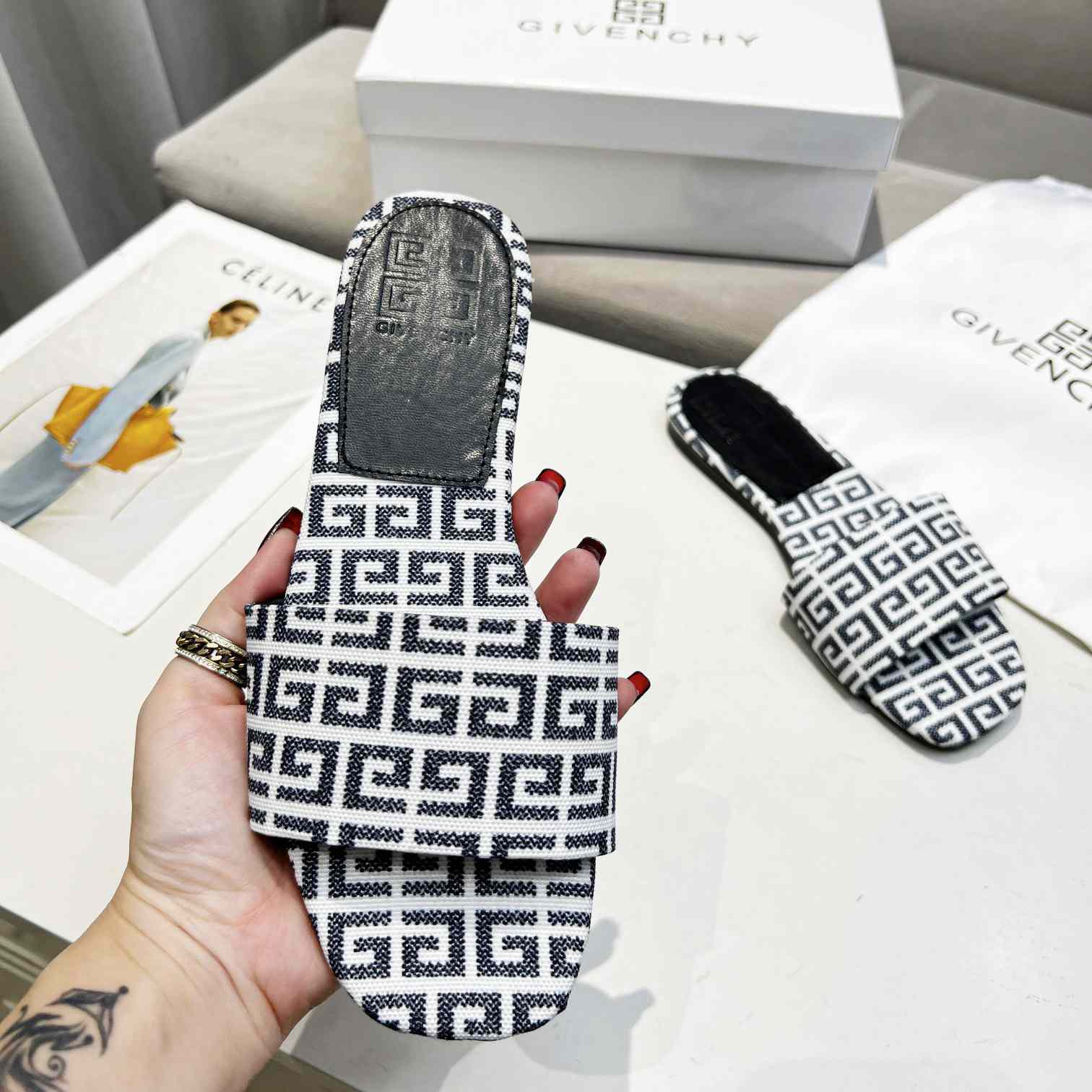 Givenchy 4G Flat Mule Sandals - FashionPlug