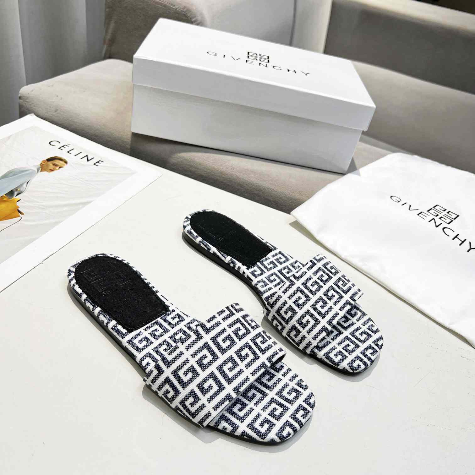 Givenchy 4G Flat Mule Sandals - FashionPlug