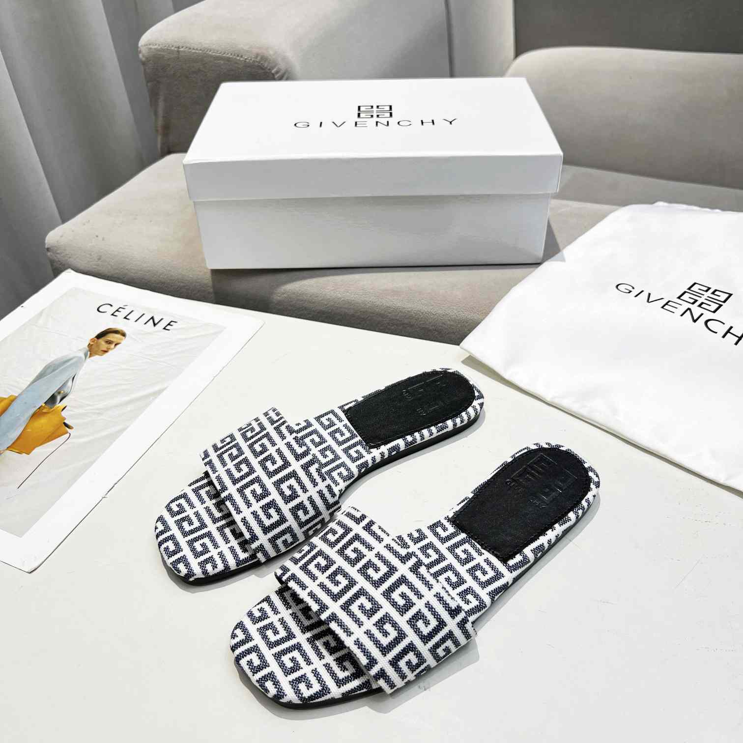 Givenchy 4G Flat Mule Sandals - FashionPlug