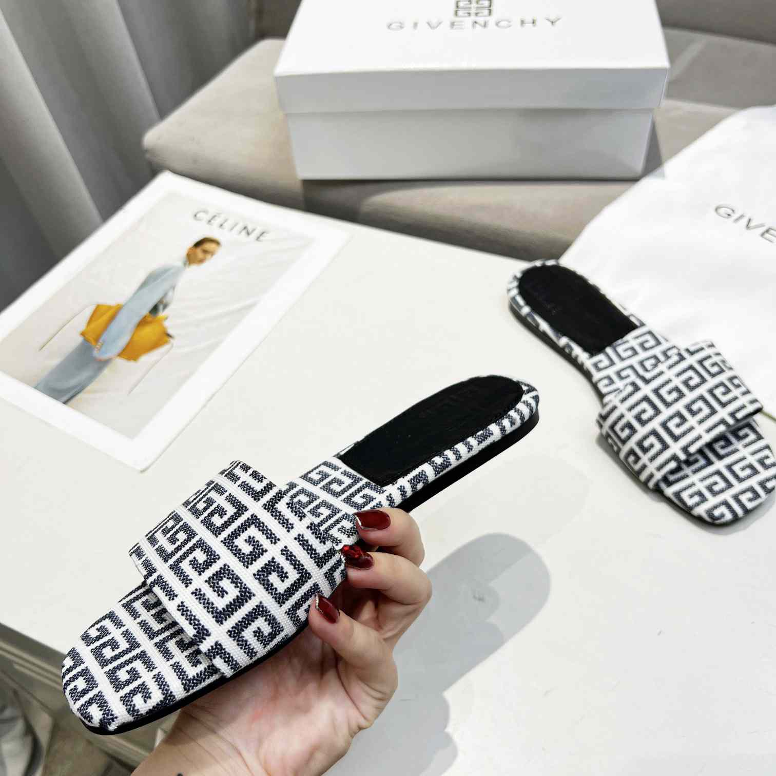Givenchy 4G Flat Mule Sandals - FashionPlug