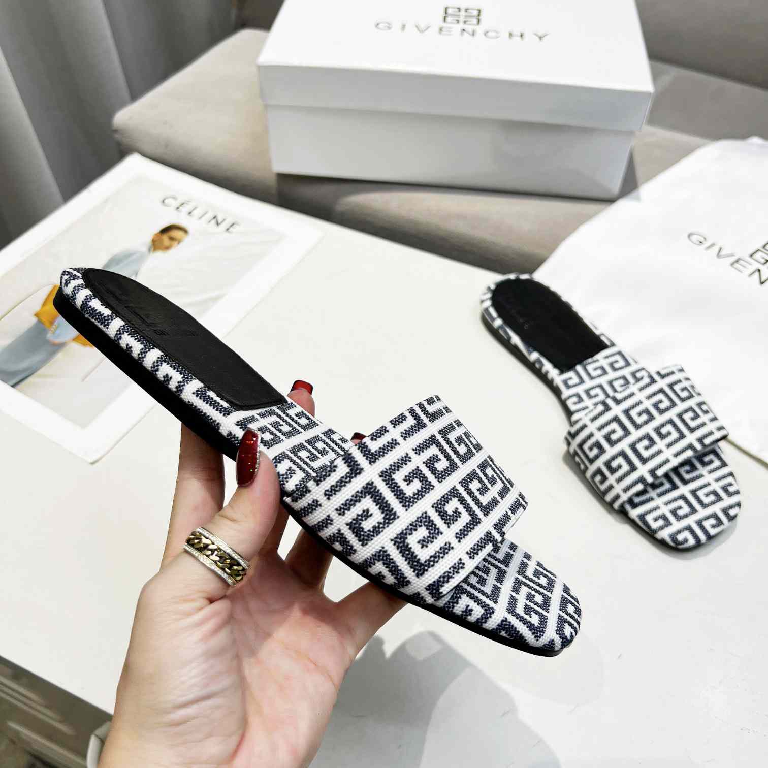 Givenchy 4G Flat Mule Sandals - FashionPlug