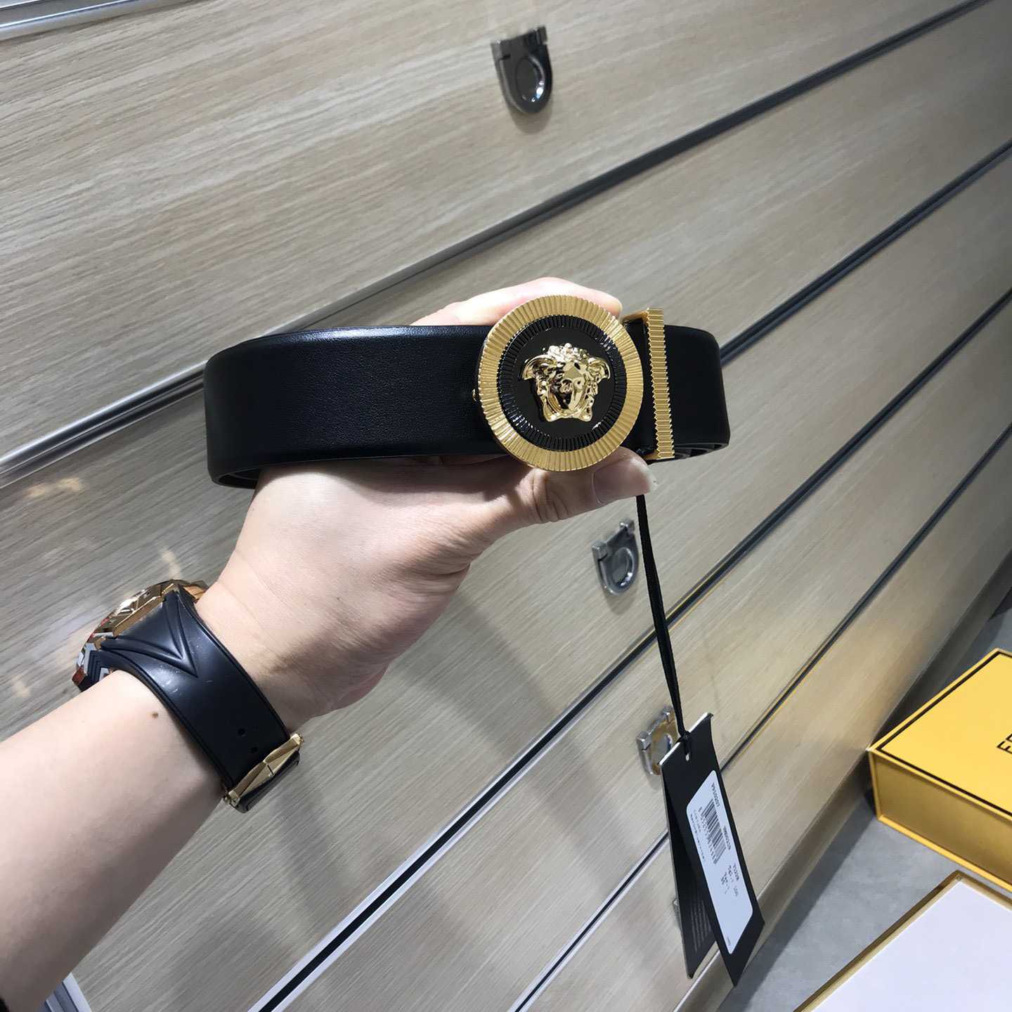Versace Medusa Leathre Belt    38mm - FashionPlug