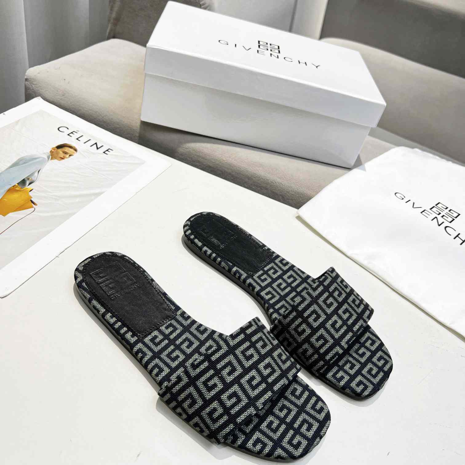 Givenchy 4G Flat Mule Sandals - FashionPlug