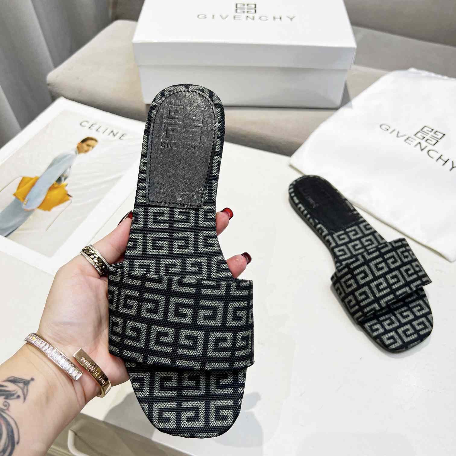 Givenchy 4G Flat Mule Sandals - FashionPlug
