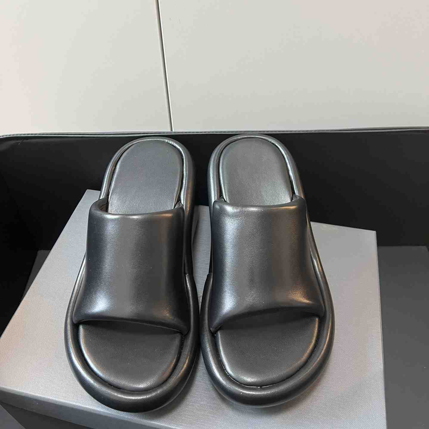 Balenciaga Black Rise Wedge Sandals - FashionPlug