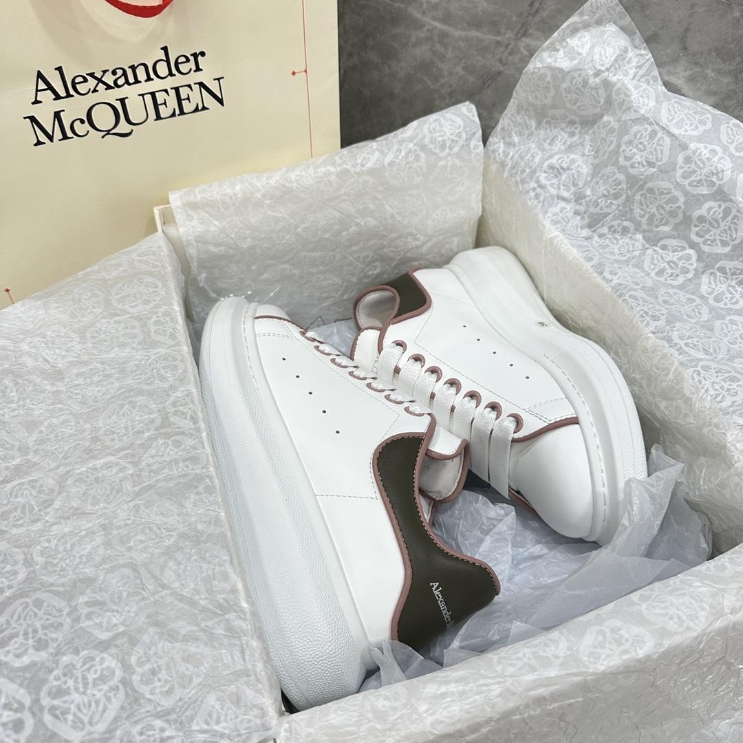 Alexander Mqueen Oversized Sneaker In White - FashionPlug