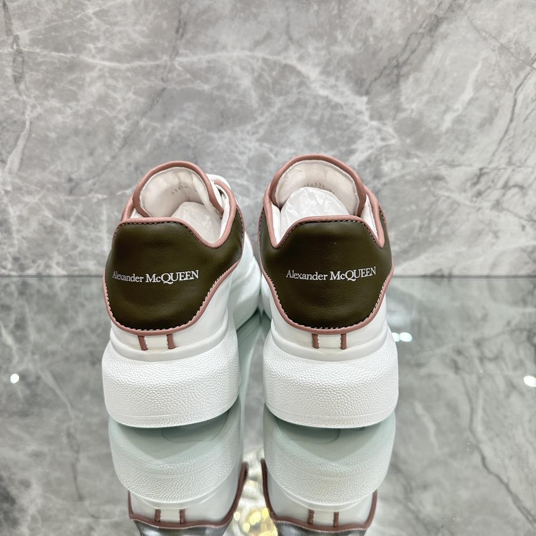 Alexander Mqueen Oversized Sneaker In White - FashionPlug