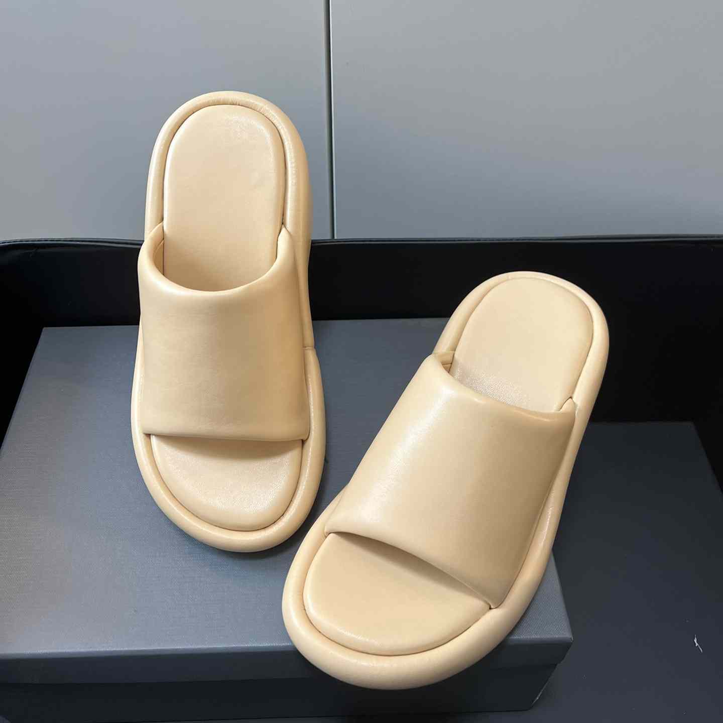 Balenciaga Rise Wedge Sandals - FashionPlug