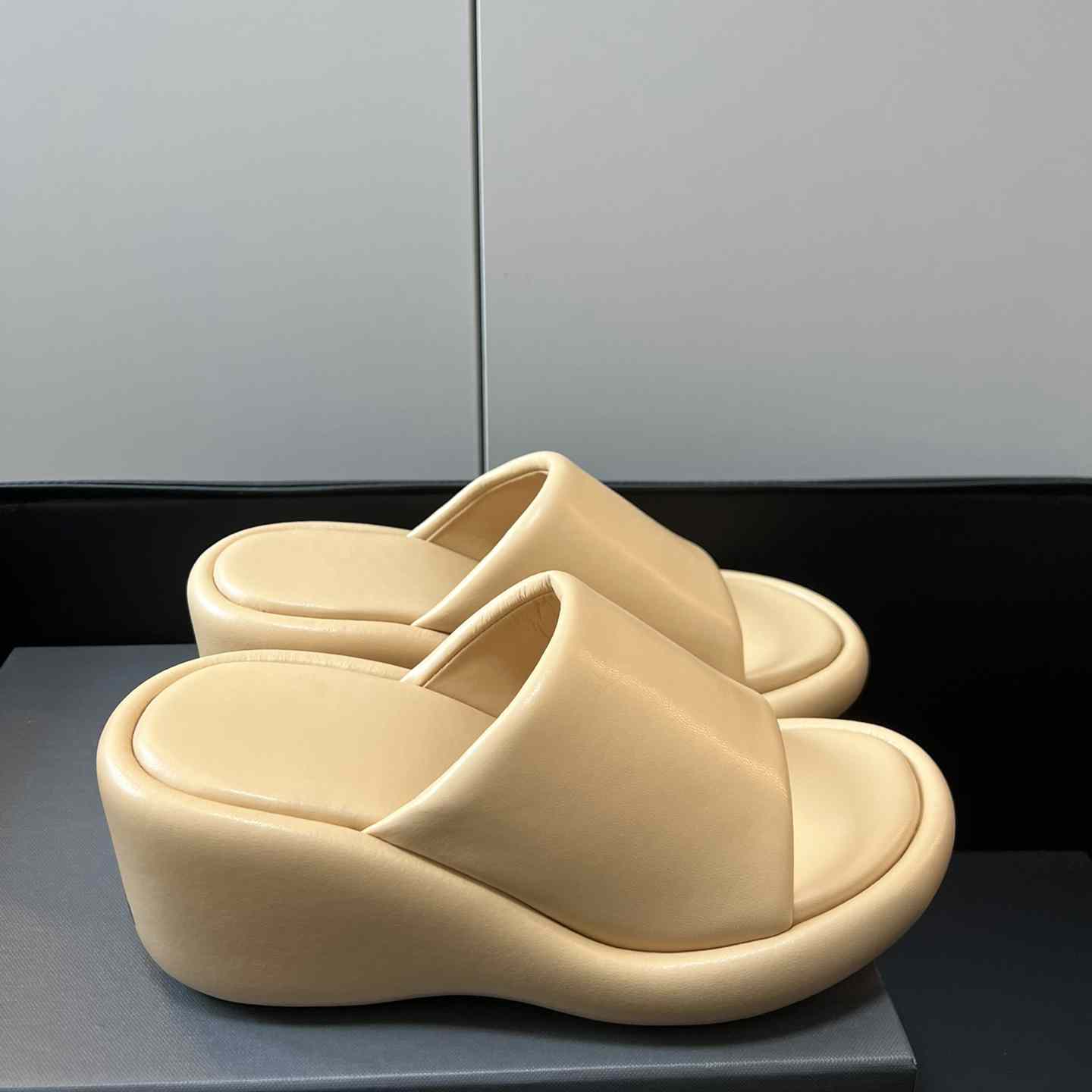 Balenciaga Rise Wedge Sandals - FashionPlug