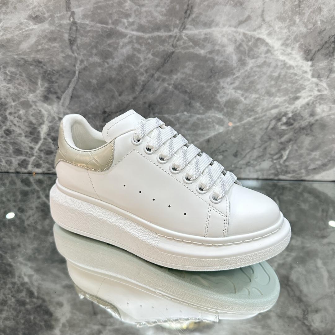 Alexander Mqueen Oversized Sneaker In White - FashionPlug