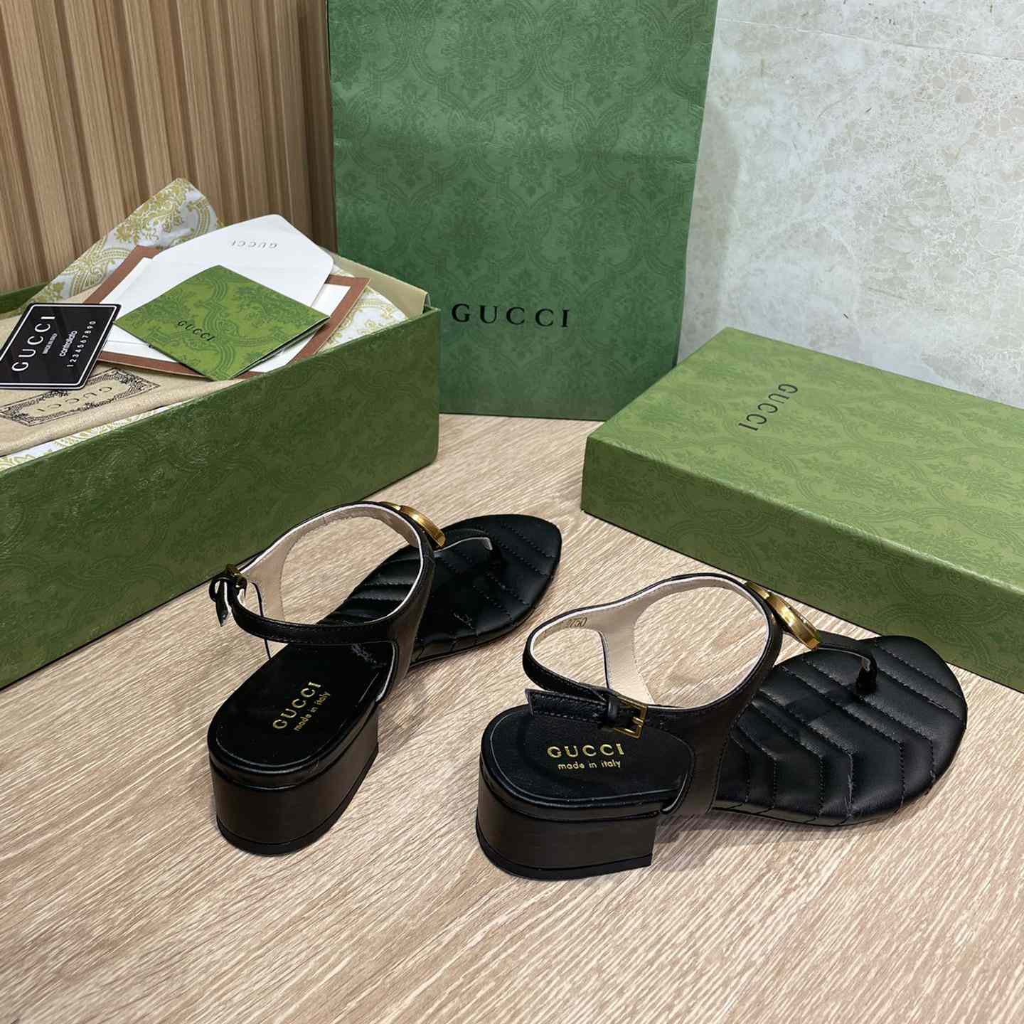 Gucci Women's Double G Sandal - FashionPlug