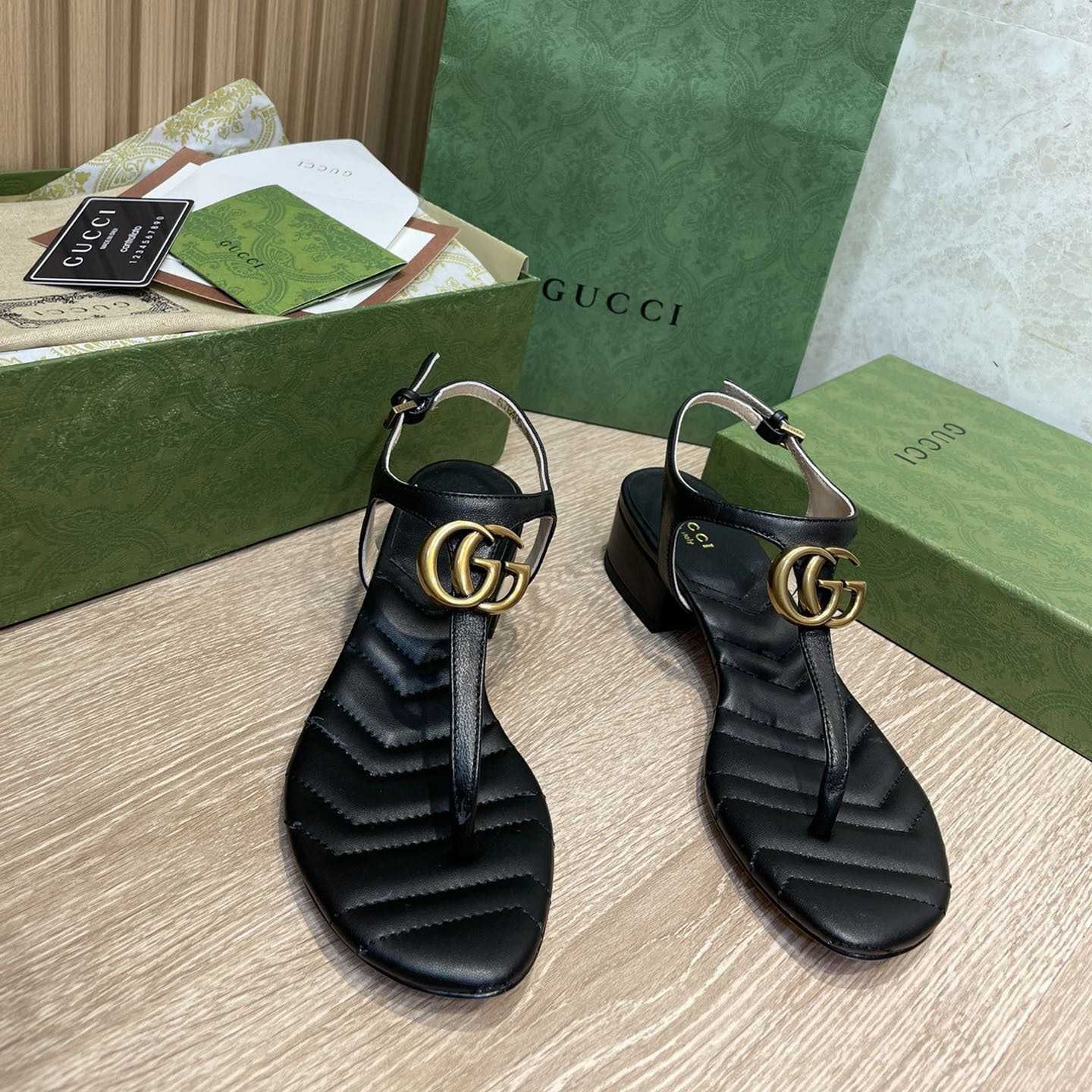 Gucci Women's Double G Sandal - FashionPlug