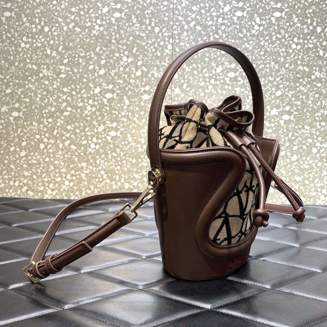 Valenti Le Cinquième Toile Iconographe Bucket Bag - FashionPlug