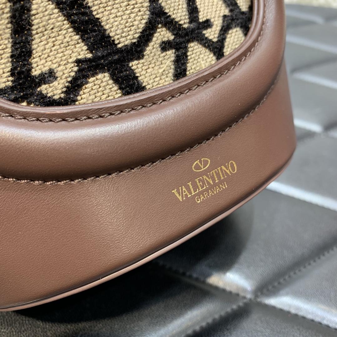 Valenti Le Cinquième Toile Iconographe Bucket Bag - FashionPlug