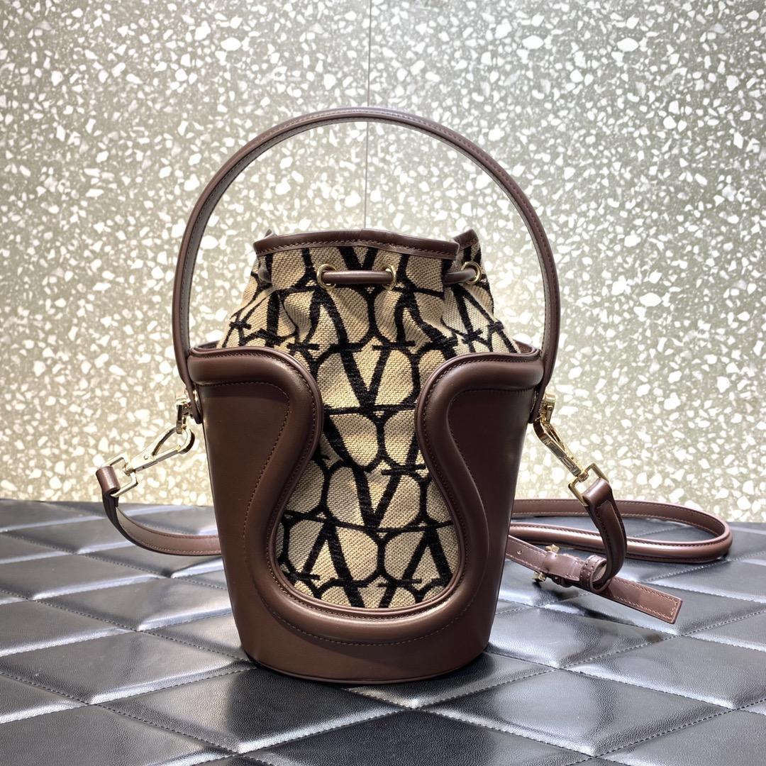 Valenti Le Cinquième Toile Iconographe Bucket Bag - FashionPlug