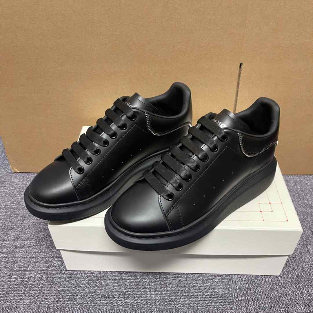 Alexander Mqueen Oversized Sneaker In Black - FashionPlug