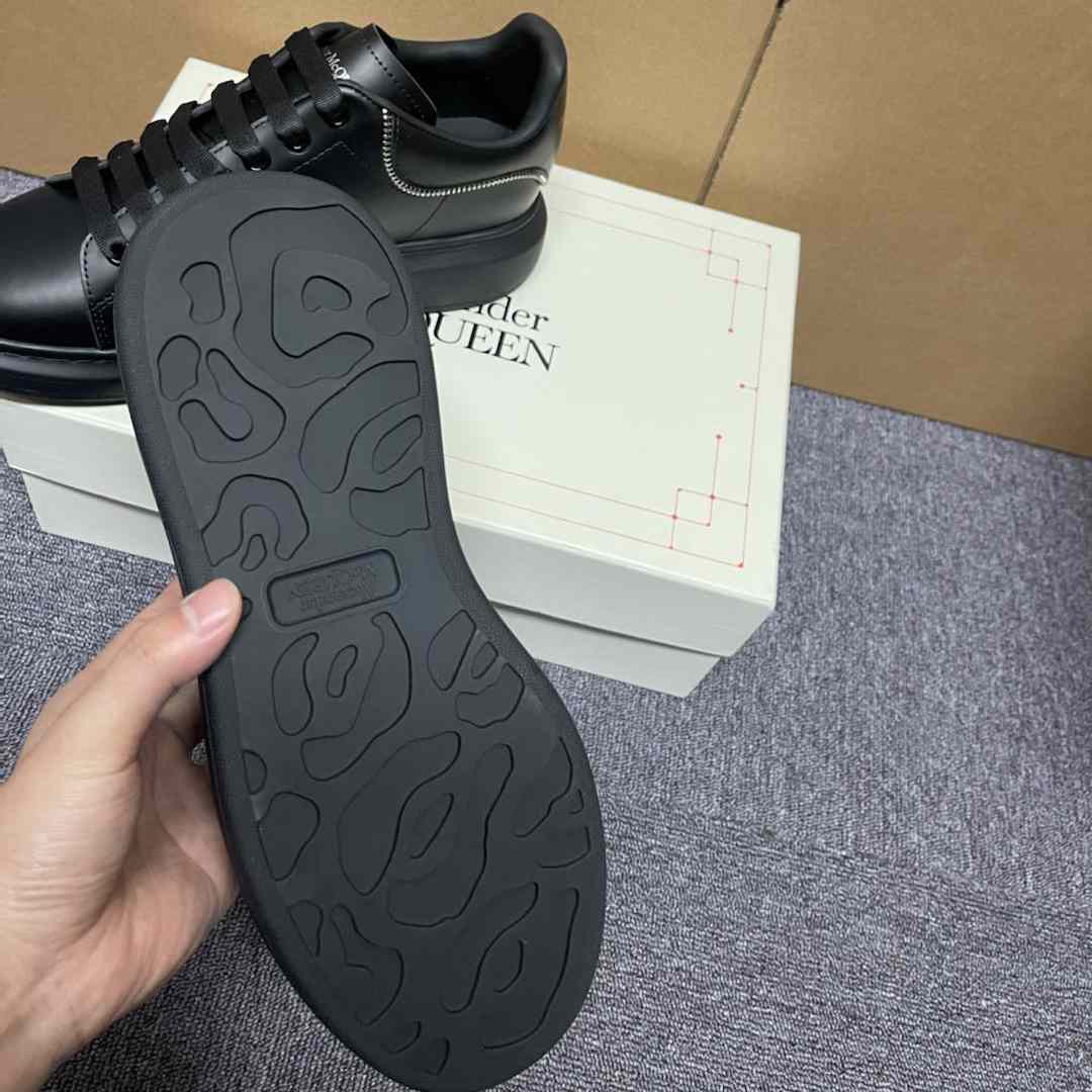 Alexander Mqueen Oversized Sneaker In Black - FashionPlug