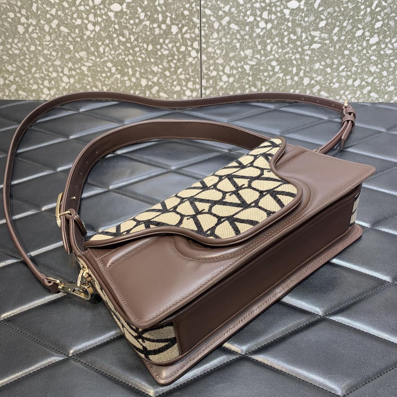 Valenti Le Grand Deuxième Toile Iconographe Shoulder Bag - FashionPlug