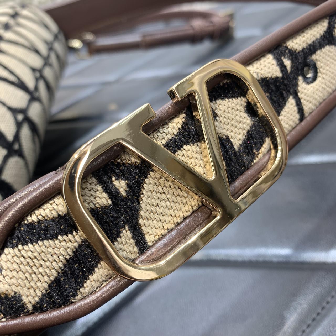 Valenti Le Grand Deuxième Toile Iconographe Shoulder Bag - FashionPlug
