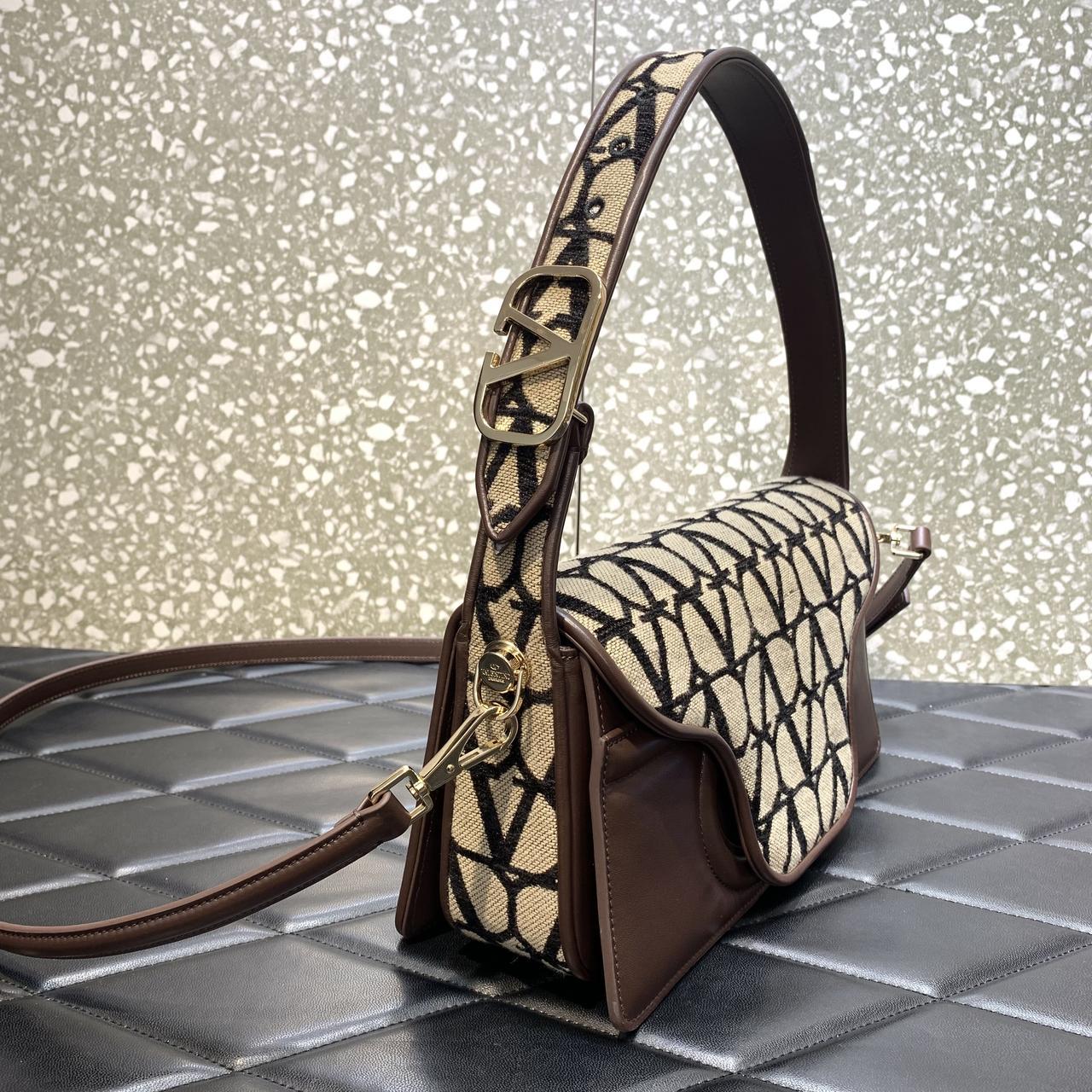 Valenti Le Grand Deuxième Toile Iconographe Shoulder Bag - FashionPlug