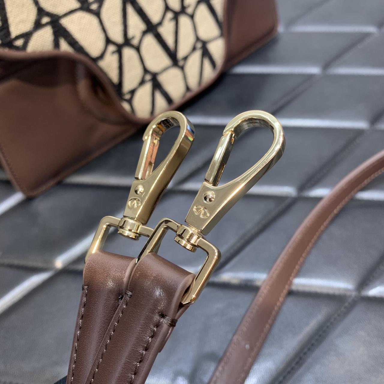 Valenti Le Grand Deuxième Toile Iconographe Shoulder Bag - FashionPlug