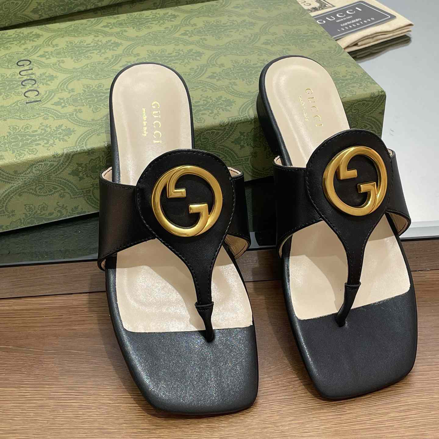 Gucci Women's Gucci Blondie Thong Sandal - FashionPlug