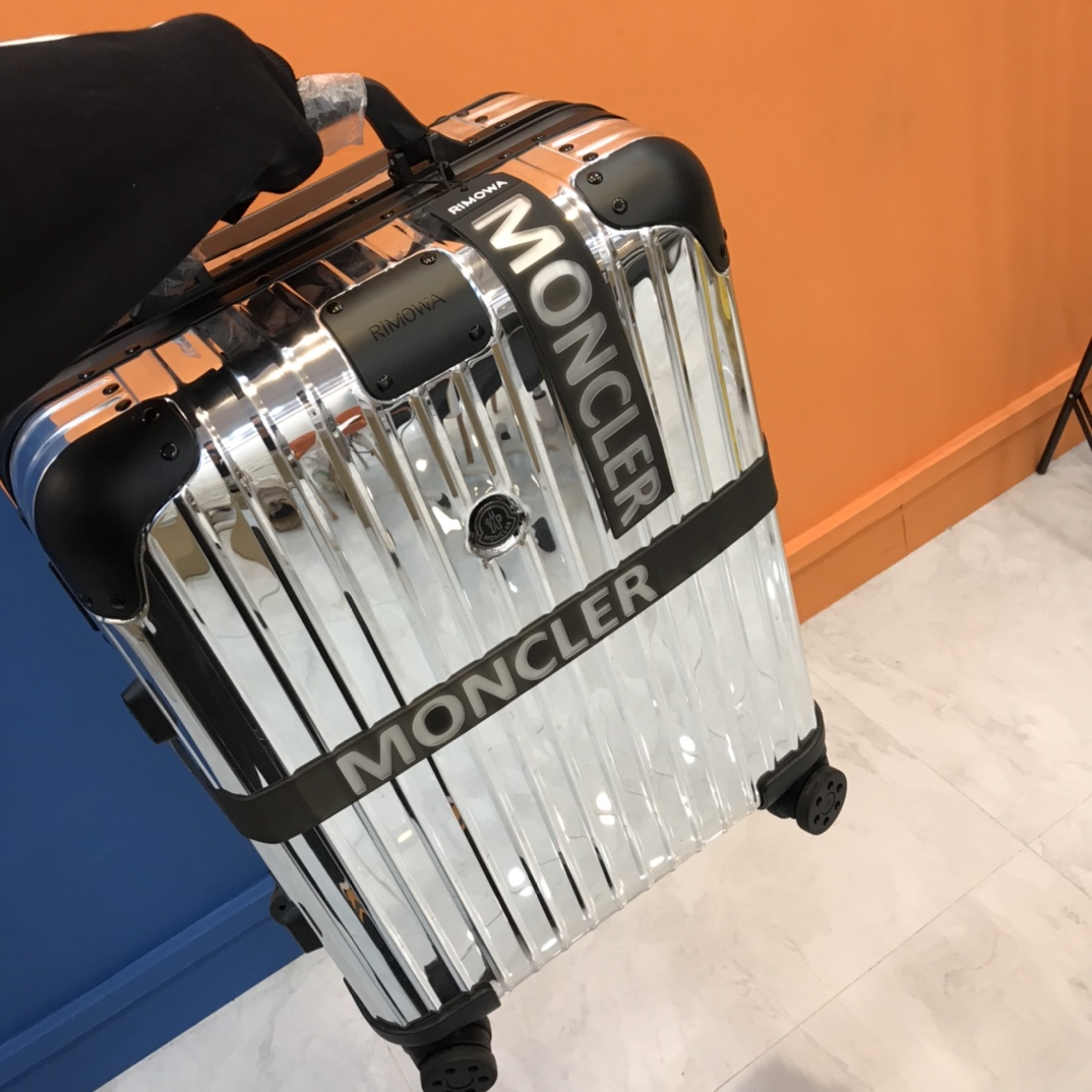 Moncler Genius Moncler Rimowa 'Reflection' Silver Suitcase - FashionPlug