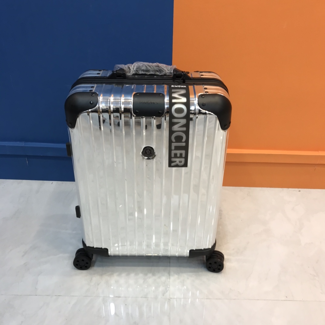 Moncler Genius Moncler Rimowa 'Reflection' Silver Suitcase - FashionPlug