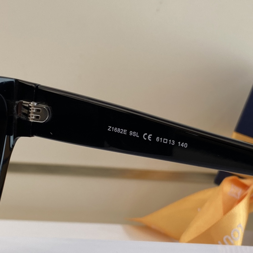 Louis Vuitton 1.1 Evidence Sunglasses    Z1682W - FashionPlug