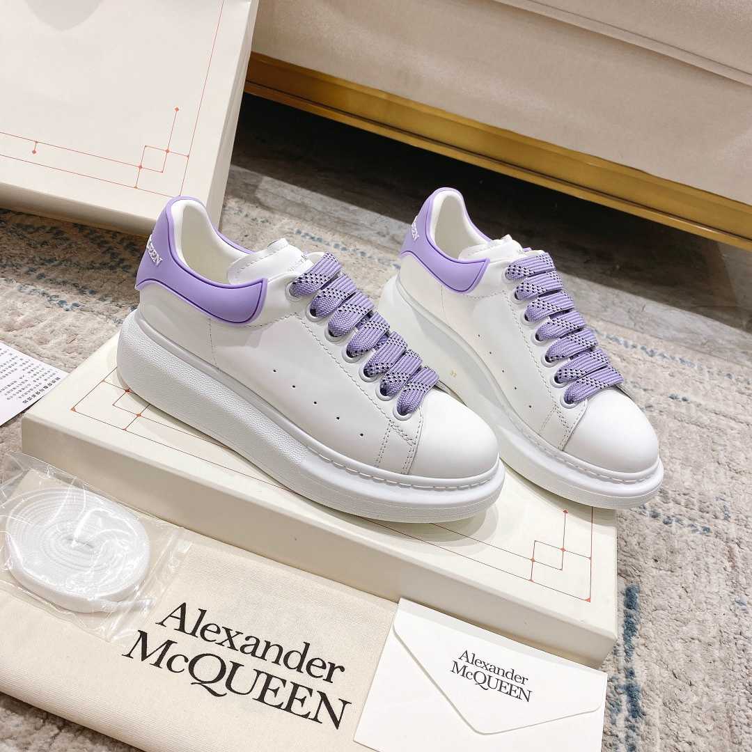 Alexander Mqueen Oversized Sneaker In White - FashionPlug