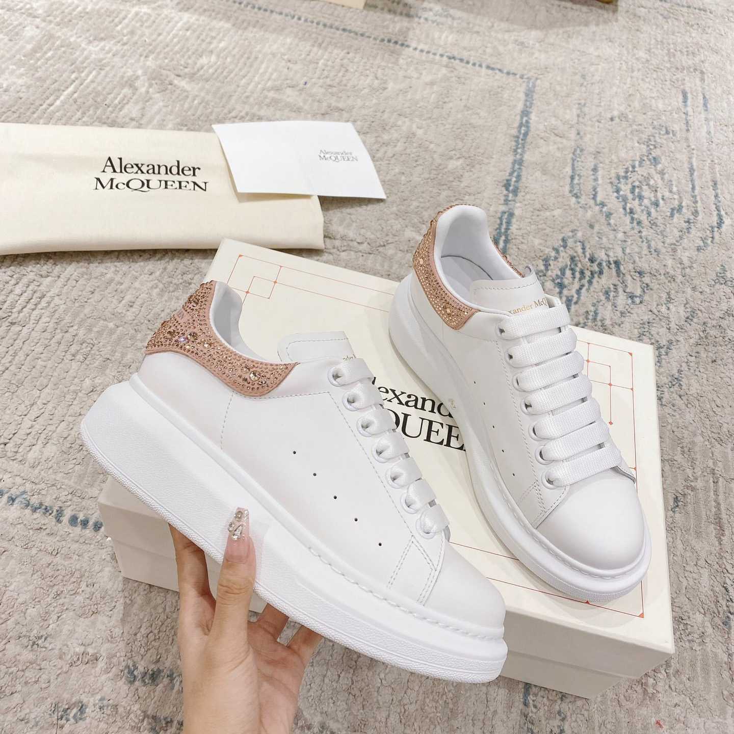 Alexander Mqueen Oversized Sneaker In White - FashionPlug