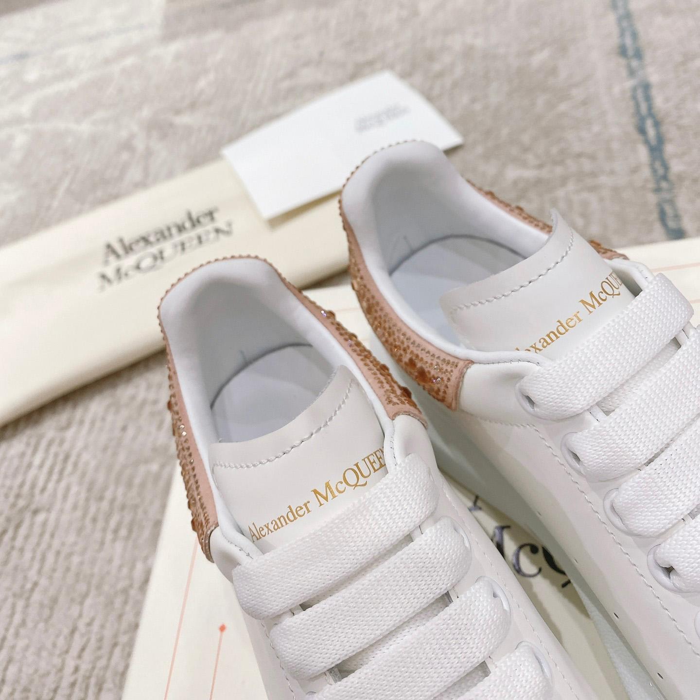 Alexander Mqueen Oversized Sneaker In White - FashionPlug