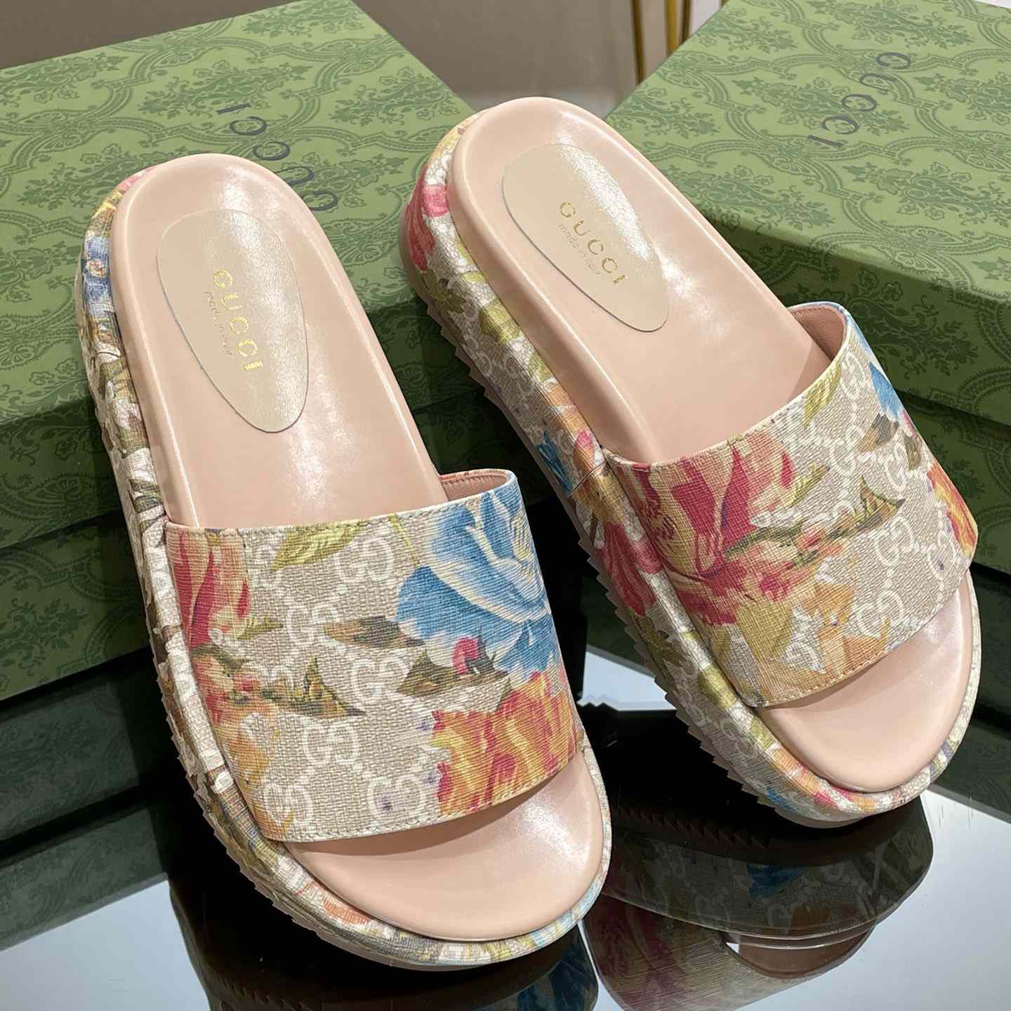 Gucci Women's GG Flora Slide Sandal - FashionPlug