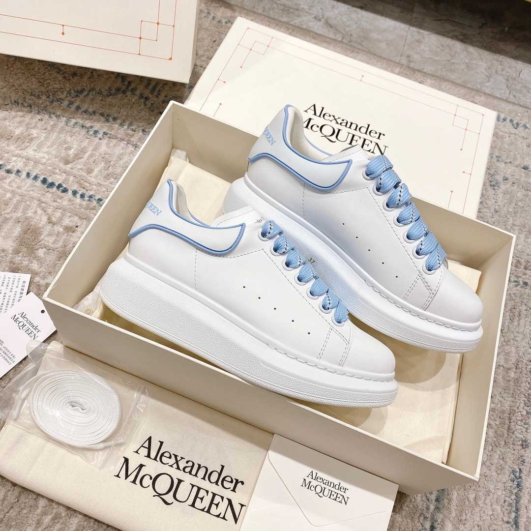 Alexander Mqueen Oversized Sneaker In White - FashionPlug