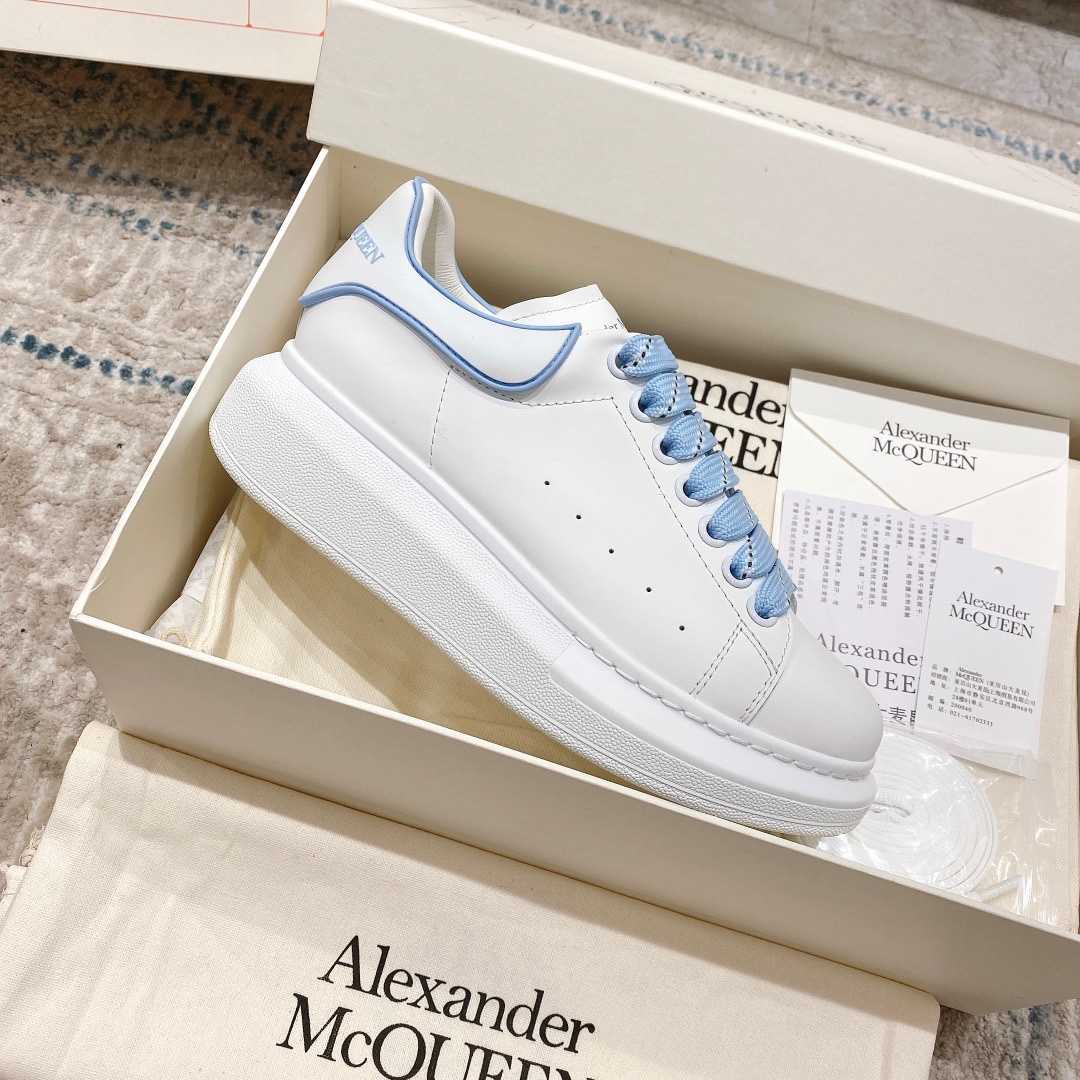 Alexander Mqueen Oversized Sneaker In White - FashionPlug