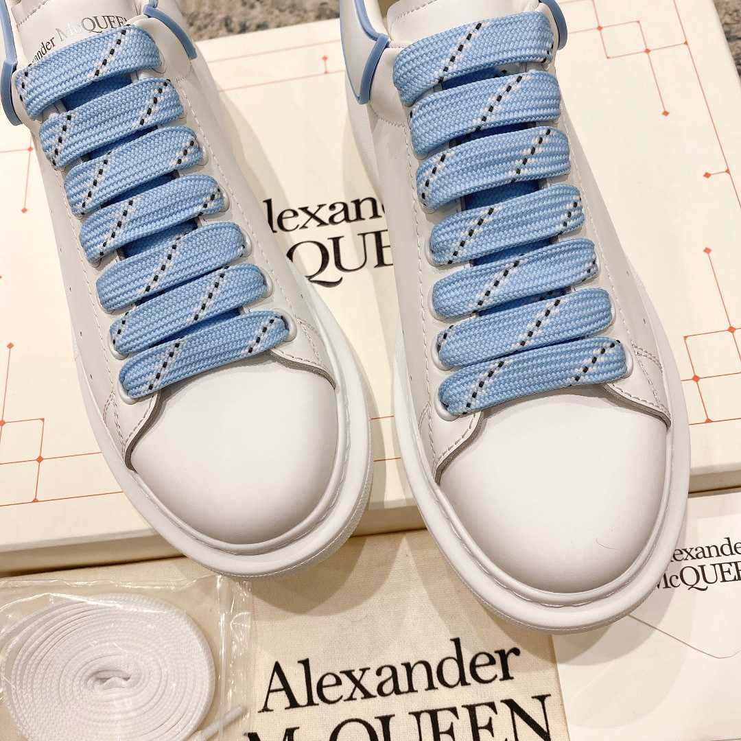 Alexander Mqueen Oversized Sneaker In White - FashionPlug