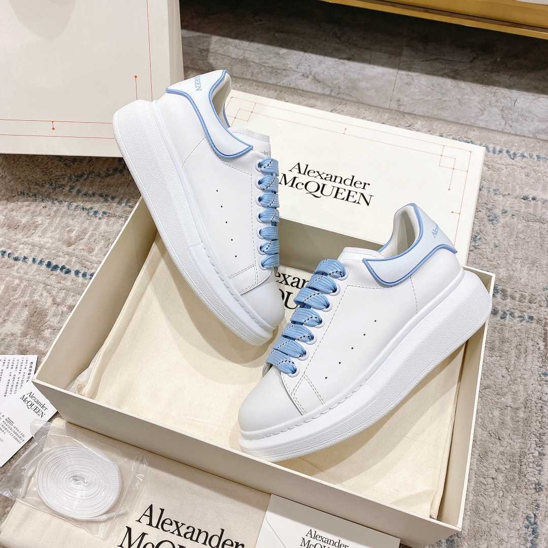 Alexander Mqueen Oversized Sneaker In White - FashionPlug