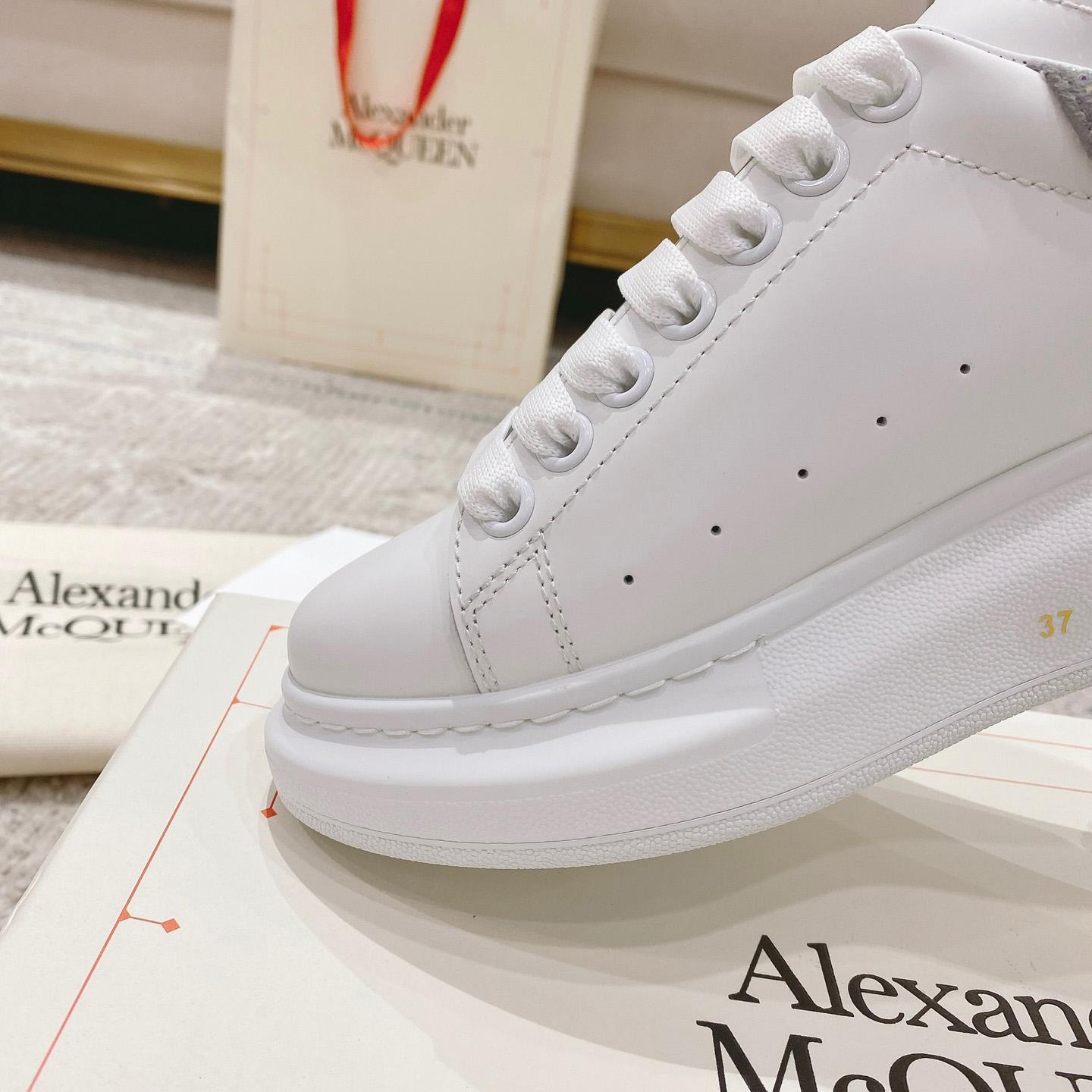 Alexander Mqueen Oversized Sneaker In White - FashionPlug